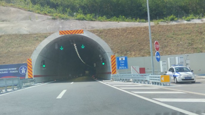 Oprez kroz tunel zbog magle